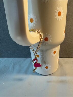 Hand Crafted Cream Daisy Tumbler with Gold Chain & Pink Flamingo Charm